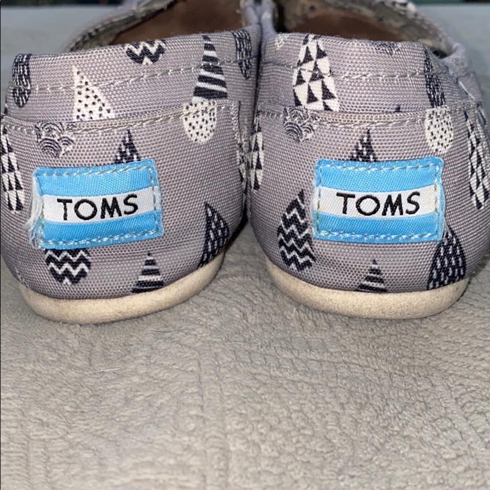 Toms - Picture 3 of 3